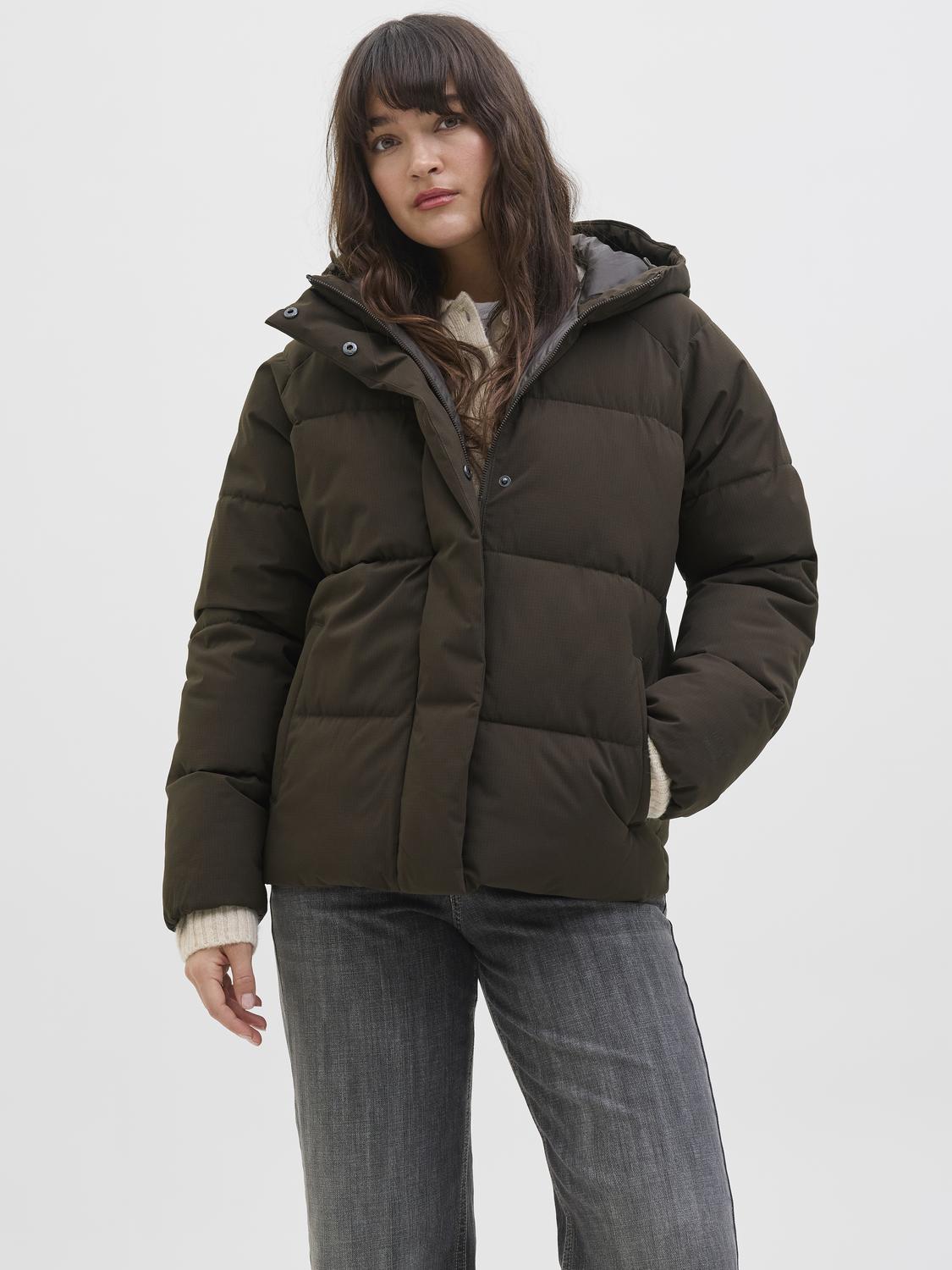 model_shot-front